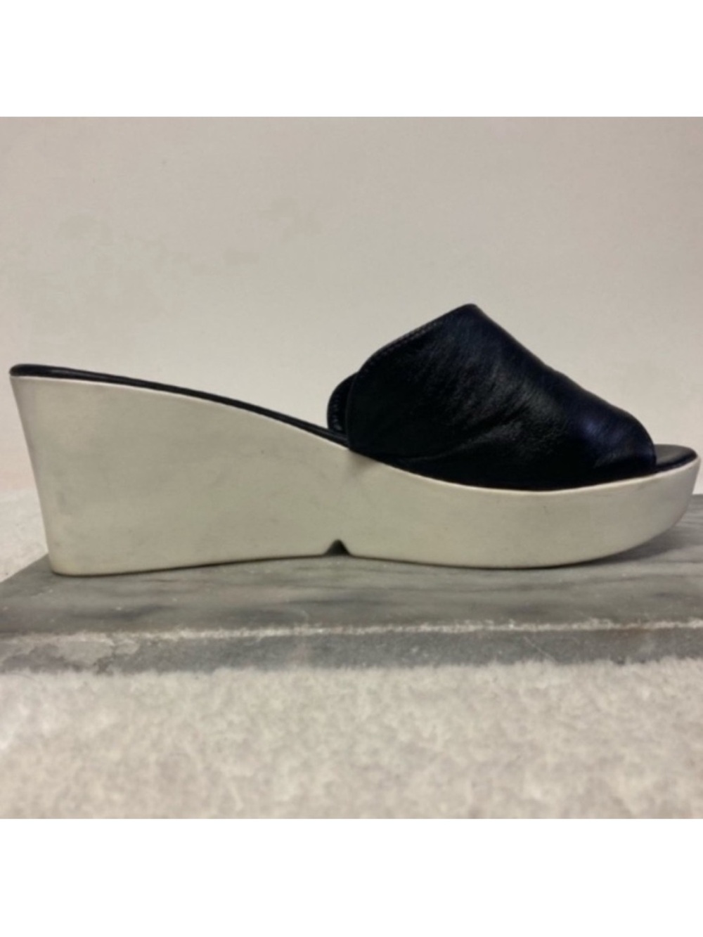 Bueno Leather Wedge Sandals Size 9 Slip Ons Heels Black White Classic Minimalist - Picture 7 of 11